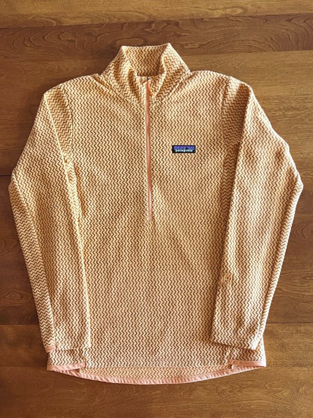 Patagonia light orange zigzag fleece S